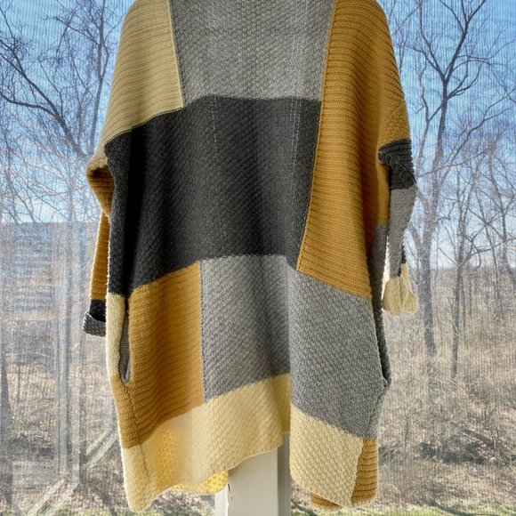Woven Heart Color Blocked Oversized Cardigan Sweater - Picture 2 of 8